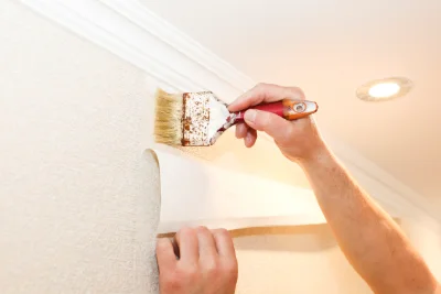 Pose de papier peint à Bézenet — revêtements muraux et toiles de verre